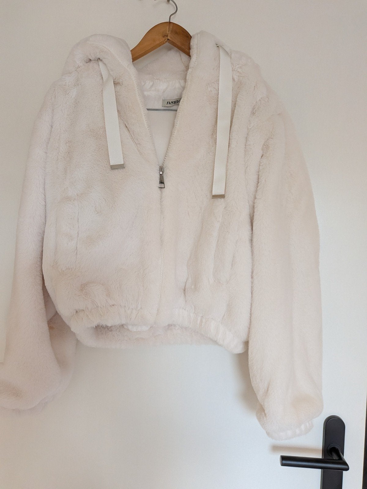 Zachte witte fluffy jas met capuchon, Kleding | Dames, Jassen | Winter, Fashion, Wit, Nieuw, Ophalen of Verzenden