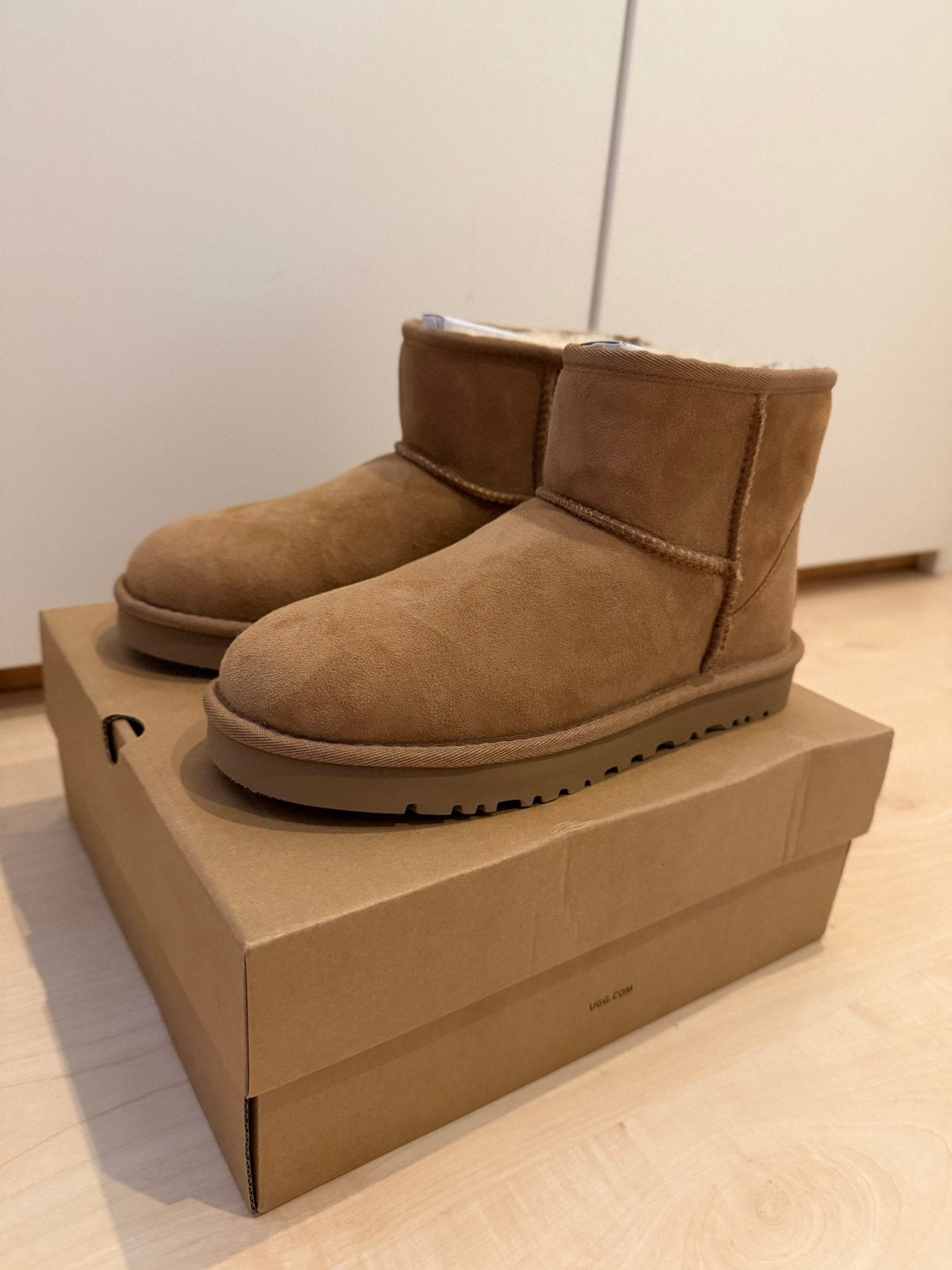 UGG Boots “Clasic mini ll”, Bruin, Snowboots, Nieuw, Ophalen of Verzenden