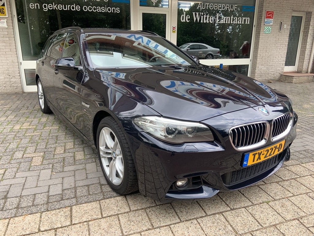 BMW 5 Serie TOURING 535 XI/AWD/HIGH EXECUTIVE/M PAKKET LUCHT, Auto's, BMW, Automaat, Gebruikt, Euro 6, 2000 kg