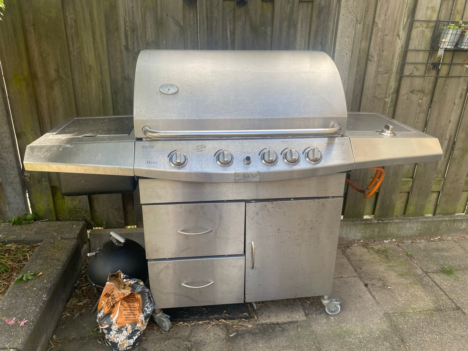 Gebruikte buitenkeuken met hoes - Klaar voor BBQ's, Ophalen, Gebruikt, Gas, Vrijstaand