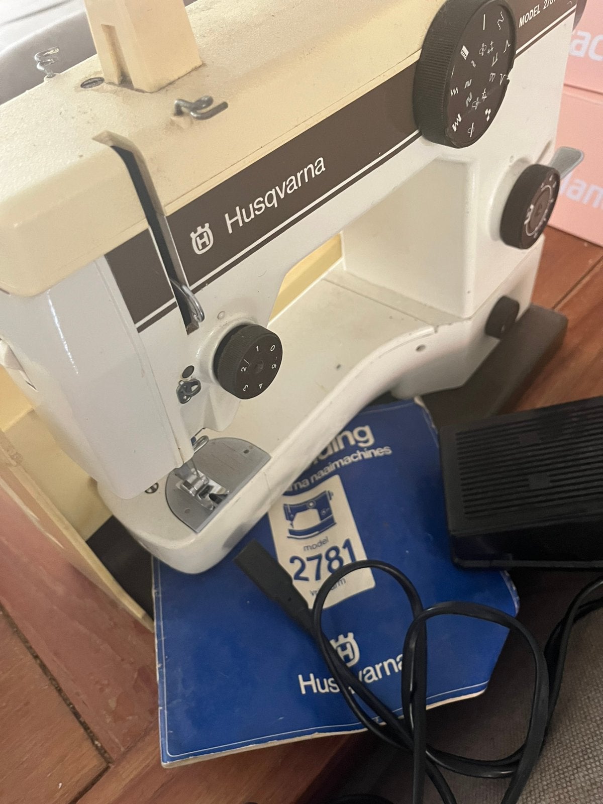 Husqvarna naaimaschine, Ophalen of Verzenden, Zo goed als nieuw, Lockmachine, Overige merken