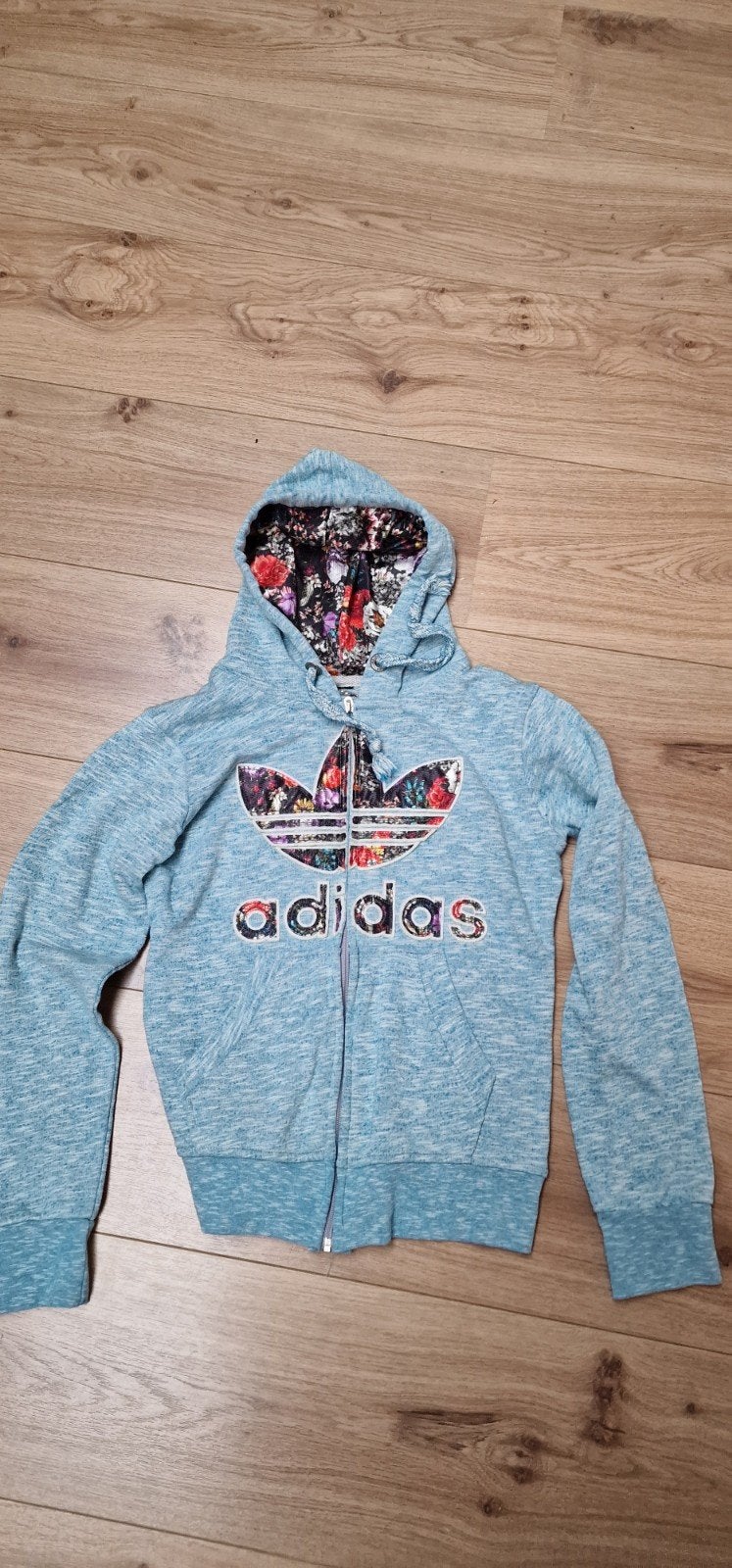 Adidas hoodie met bloemenprint - Maat S, Ophalen of Verzenden, Zo goed als nieuw, Maat 36 (S), Blauw