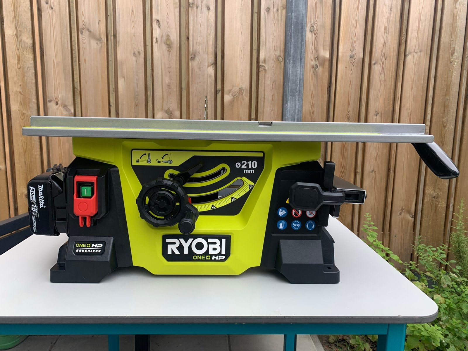 Ryobi One+ 18V Accu Zaagtafel RTBS18X-0 met Makita Adapter, Ophalen, Gebruikt, Overige typen, 600 tot 1200 watt