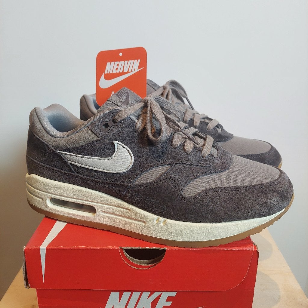 Nike Air Max 1 Premium Crepe Soft Grey - size EUR 41, Ophalen of Verzenden, Zo goed als nieuw, Overige kleuren, Sneakers of Gympen