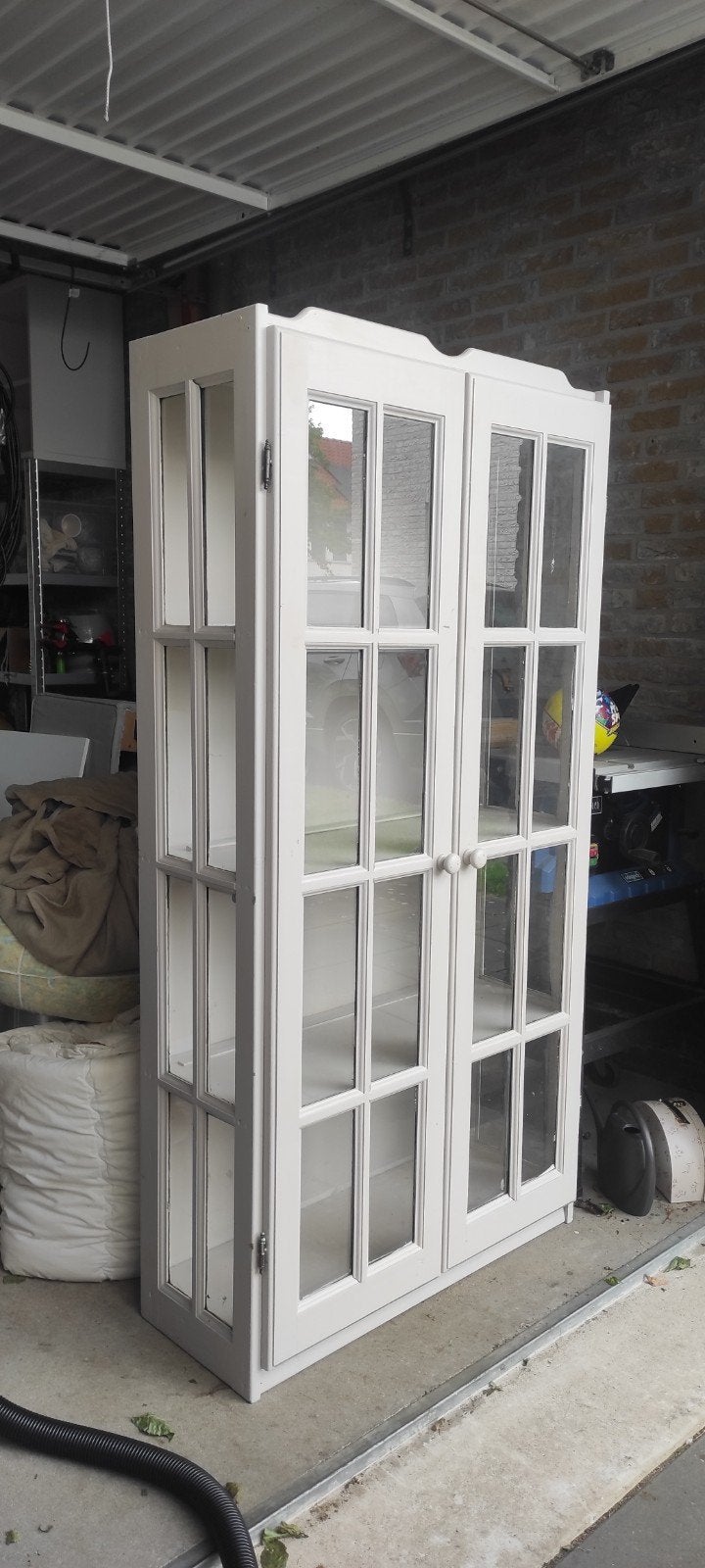 Prachtige kast met glazen ramen, Ophalen