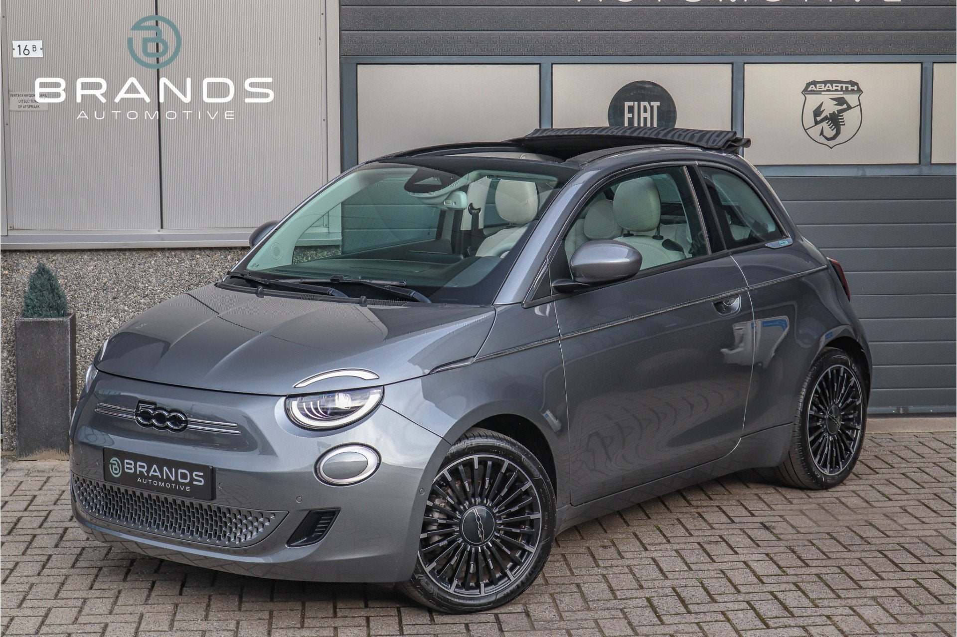 Fiat 500C E La Prima 42 kWh 1e eig Full option Garantie, Auto's, Dealer onderhouden, Gebruikt, 4 stoelen, Leder