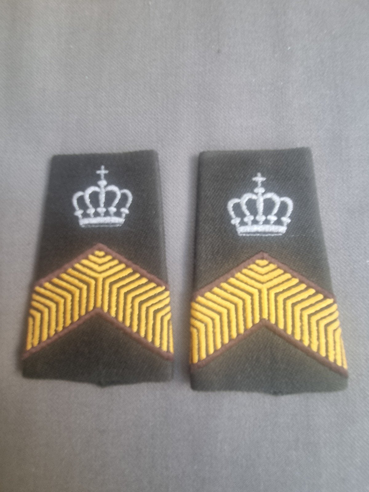 Rangen DT 63  jas korporaal instructie, Ophalen of Verzenden, Landmacht, Nederland, Embleem of Badge