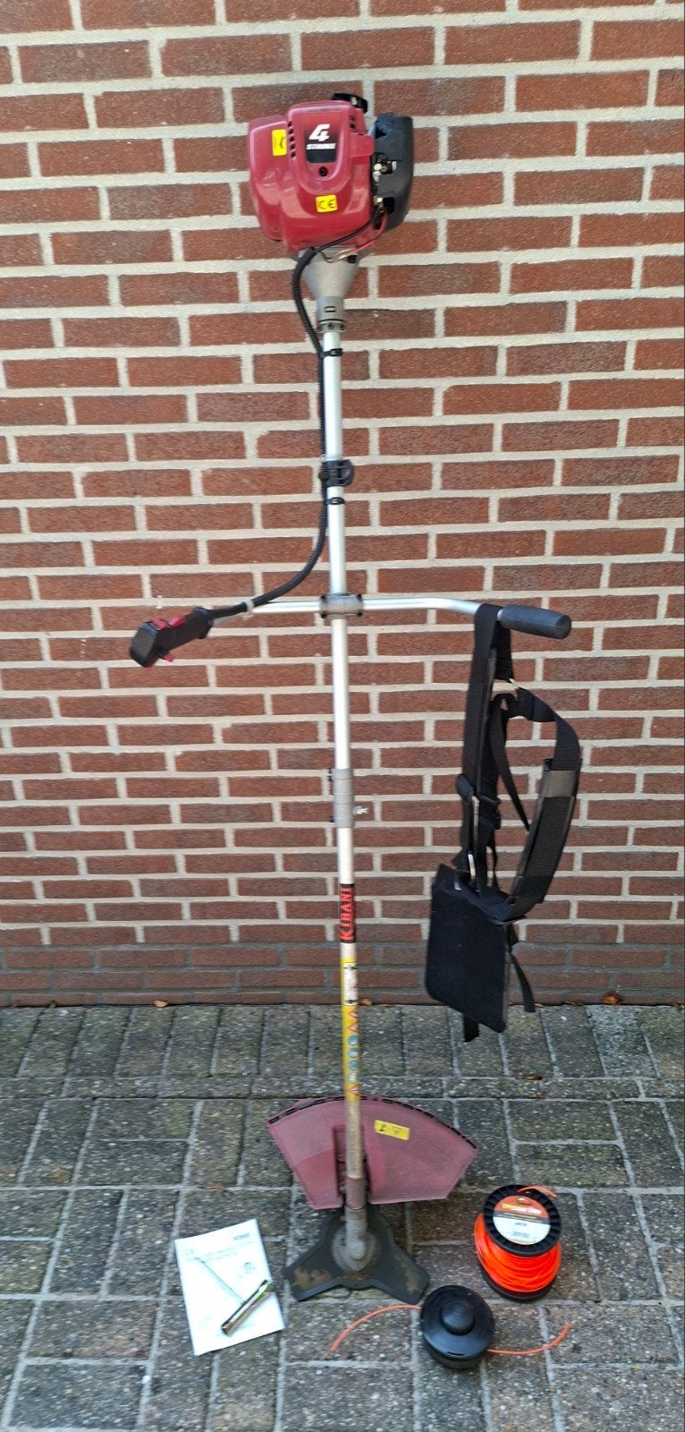 Bosmaaier 4 takt  / incl mes + rol draad + harnas, Nu € 60,-, Ophalen, Gebruikt, Benzine
