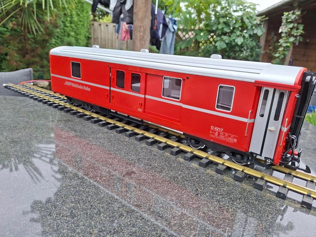 NIEUWE LGB 32690 RhB Bagage wagon, D 4217 Collection Ite, Hobby en Vrije tijd, Modeltreinen | Overige schalen, Gelijkstroom, Ophalen of Verzenden