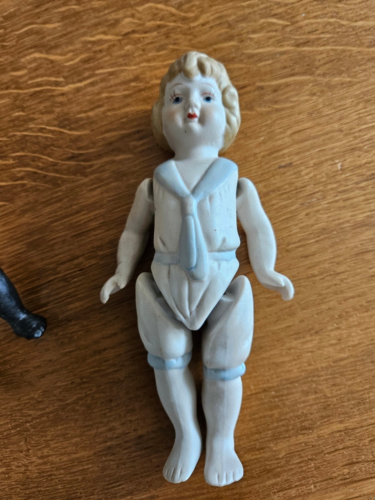 Te koop  2 porseleinen poppetjes, Ophalen of Verzenden, Popje