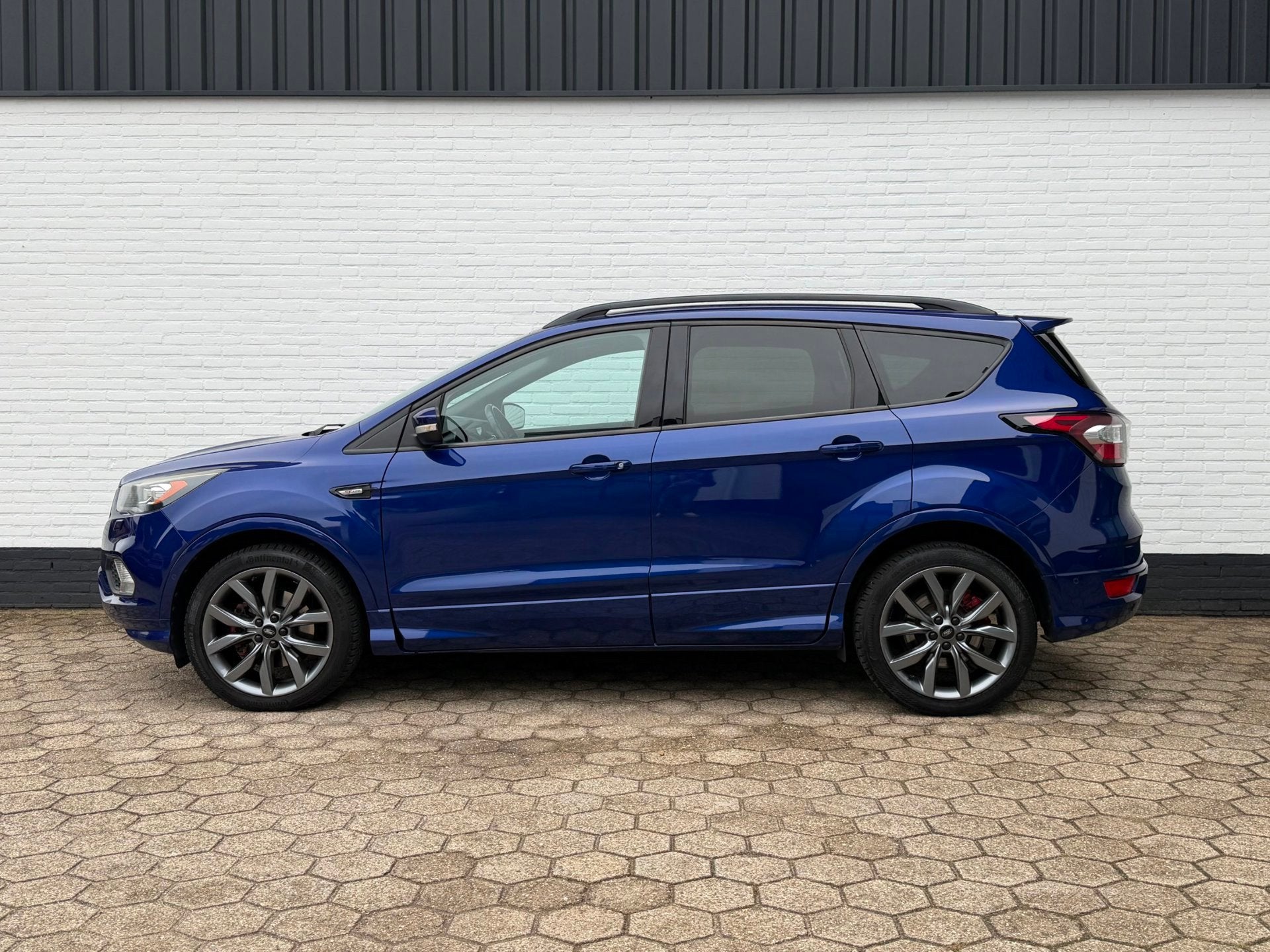Ford KUGA 1.5 ST-Line 4WD 182PK AUTOMAAT l TREKHAAK l CAMERA, Auto's, Automaat, 4 cilinders, 1850 kg, Blauw