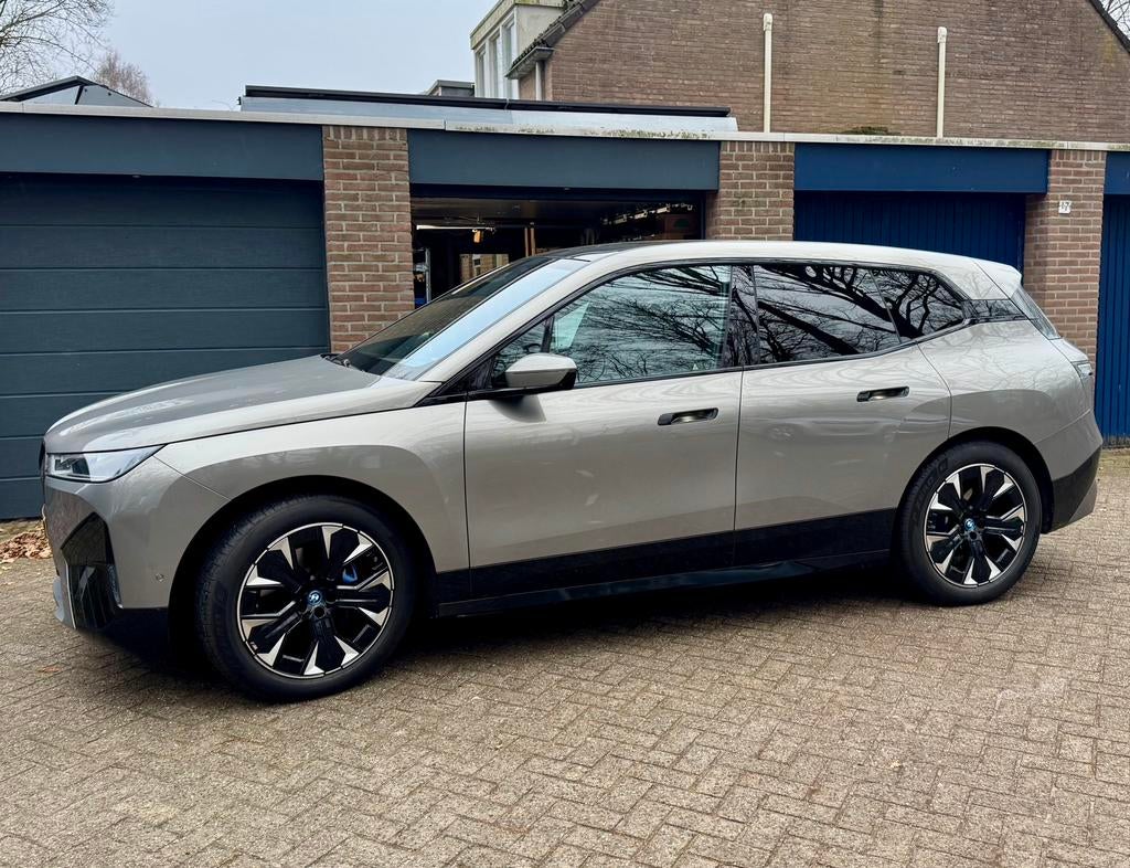 Velgenset 21” BMW iX | Styling 1024 M | PZero E | DOT 2925, Auto-onderdelen, Banden en Velgen, Ophalen, Gebruikt, 255 mm, Banden en Velgen