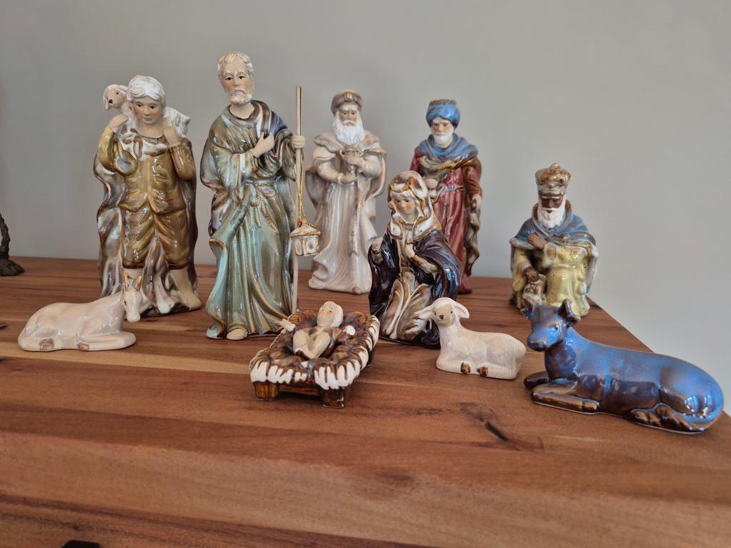 10 delige geglazuurd porseleinen kerstgroep, Ophalen of Verzenden, Gebruikt