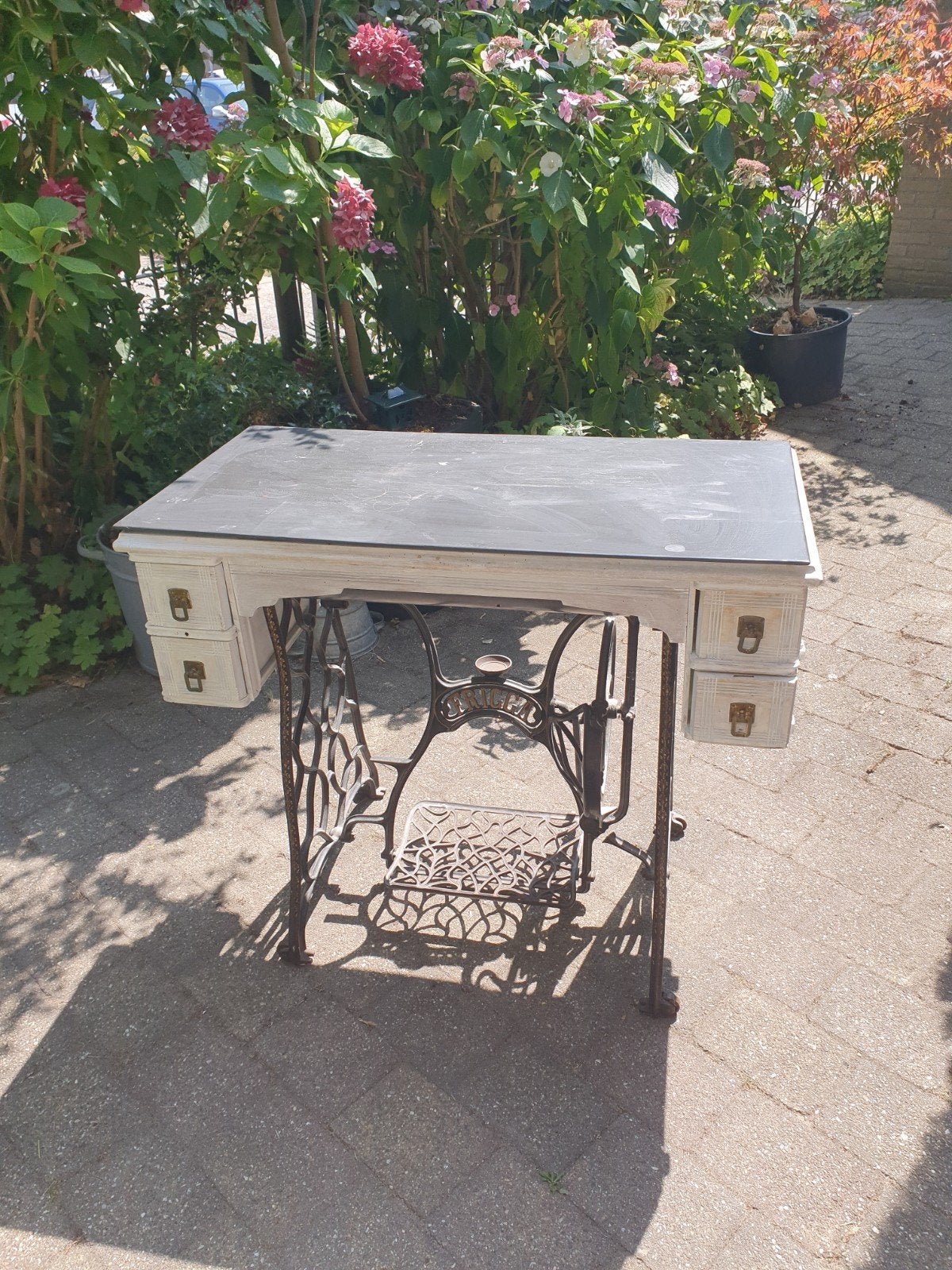 Vintage naaitafel met gietijzeren onderstel, Ophalen