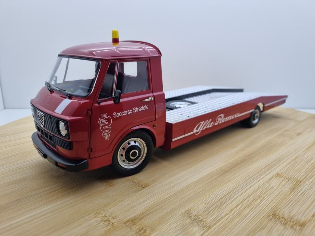 Aanbieding! Alfa Romeo A12 F12 Series 2 oprijwagen, Hobby en Vrije tijd, Modelauto's | 1:18, Overige merken, Auto, Nieuw, Ophalen of Verzenden