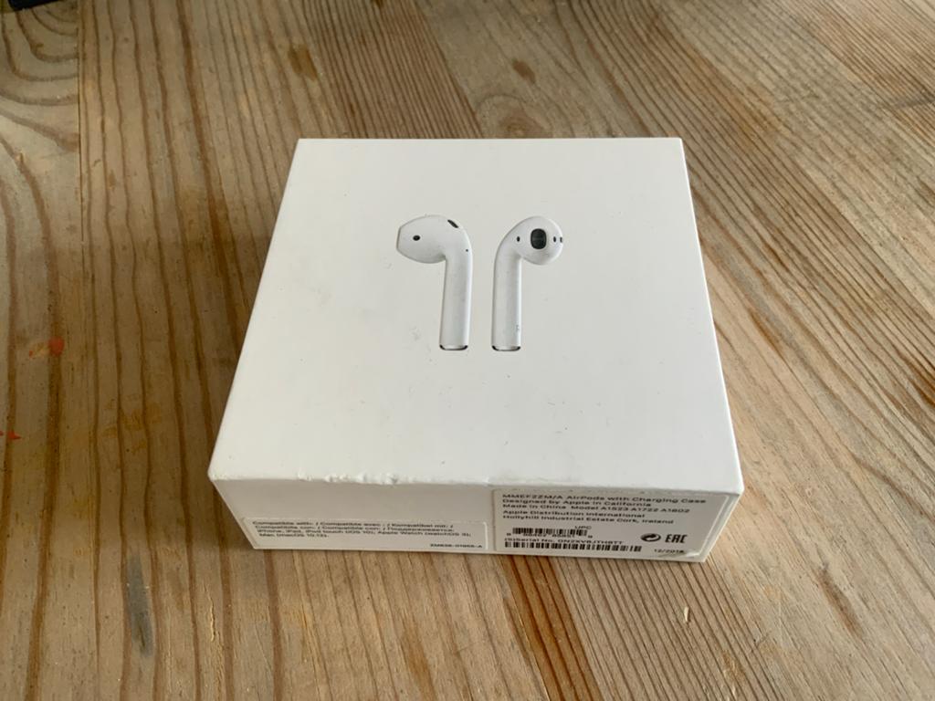 Leeg doosje Apple AirPods met oplaadcase, Op oor (supra aural), Zo goed als nieuw, Draadloos, Ophalen