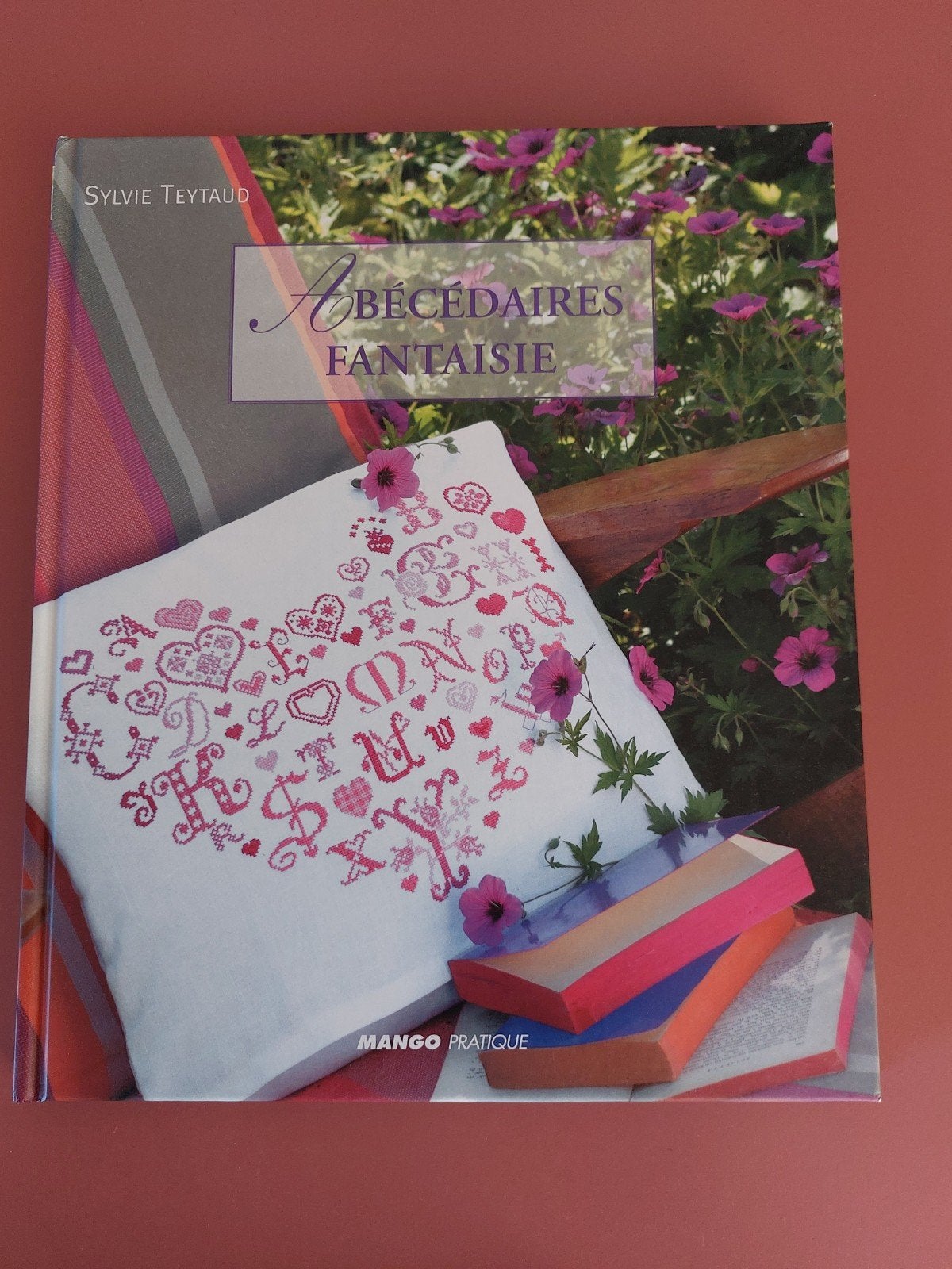 Abecedaires Fantaisie. Groot borduurboek., Ophalen of Verzenden, Nieuw, Handborduren, Patroon