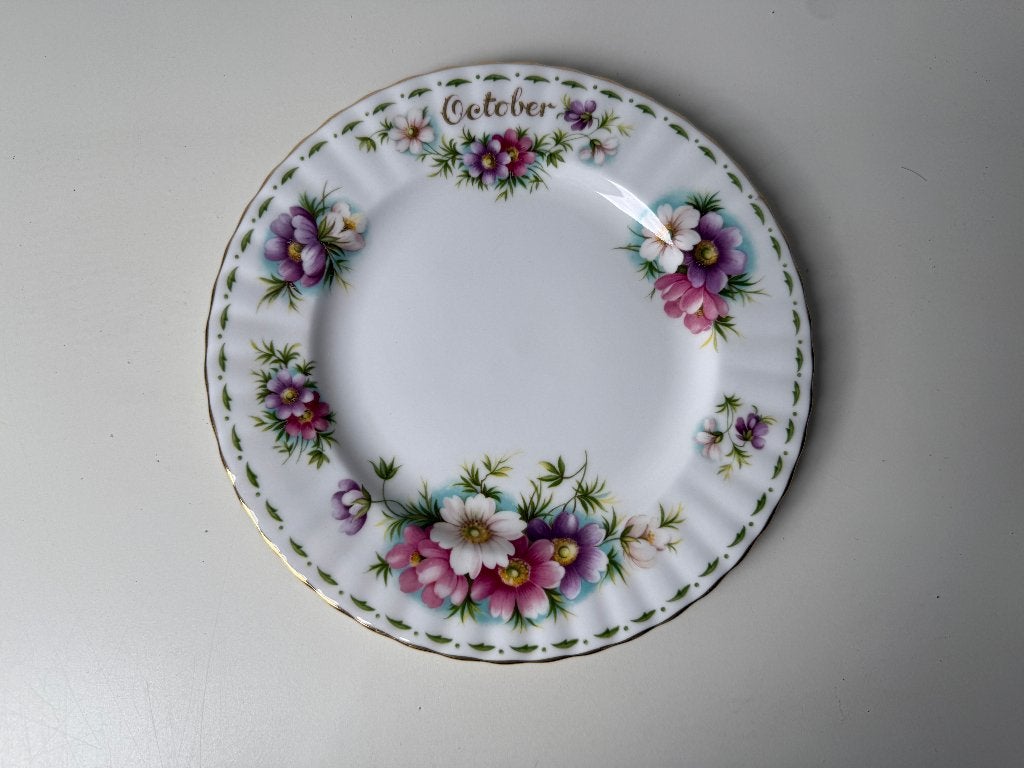 Royal Albert flower of the month (october), Antiek en Kunst, Ophalen