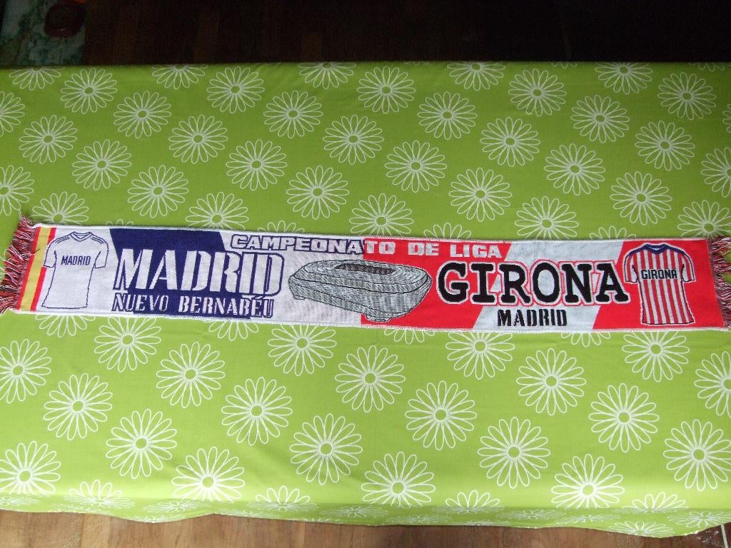 Madrid - Girona - Campeona to de Liga sjaal, Ophalen of Verzenden, Zo goed als nieuw, Buitenlandse clubs, Vaantje of Sjaal