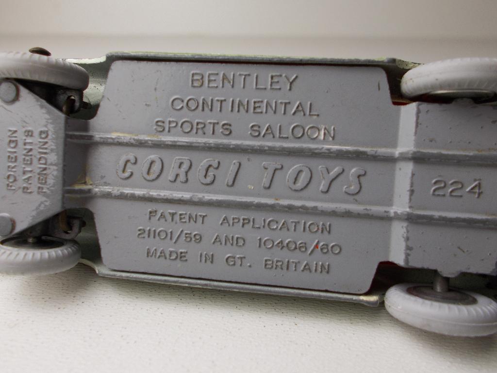 1961 Corgi Toys 224 BENTLEY CONTINENTAL SPORTS SALOON (-A-), Ophalen of Verzenden, Gebruikt, Auto, Corgi