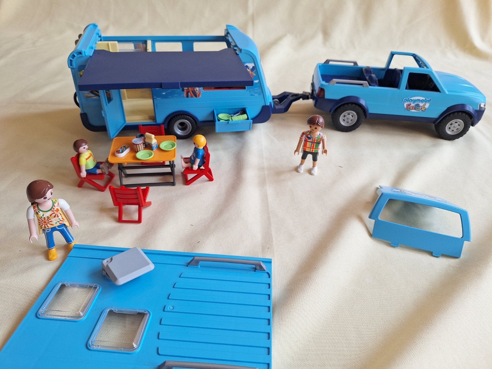 Playmobil Family Fun Camper met Pick-up (set 9602), Ophalen of Verzenden, Zo goed als nieuw, Jongen of Meisje