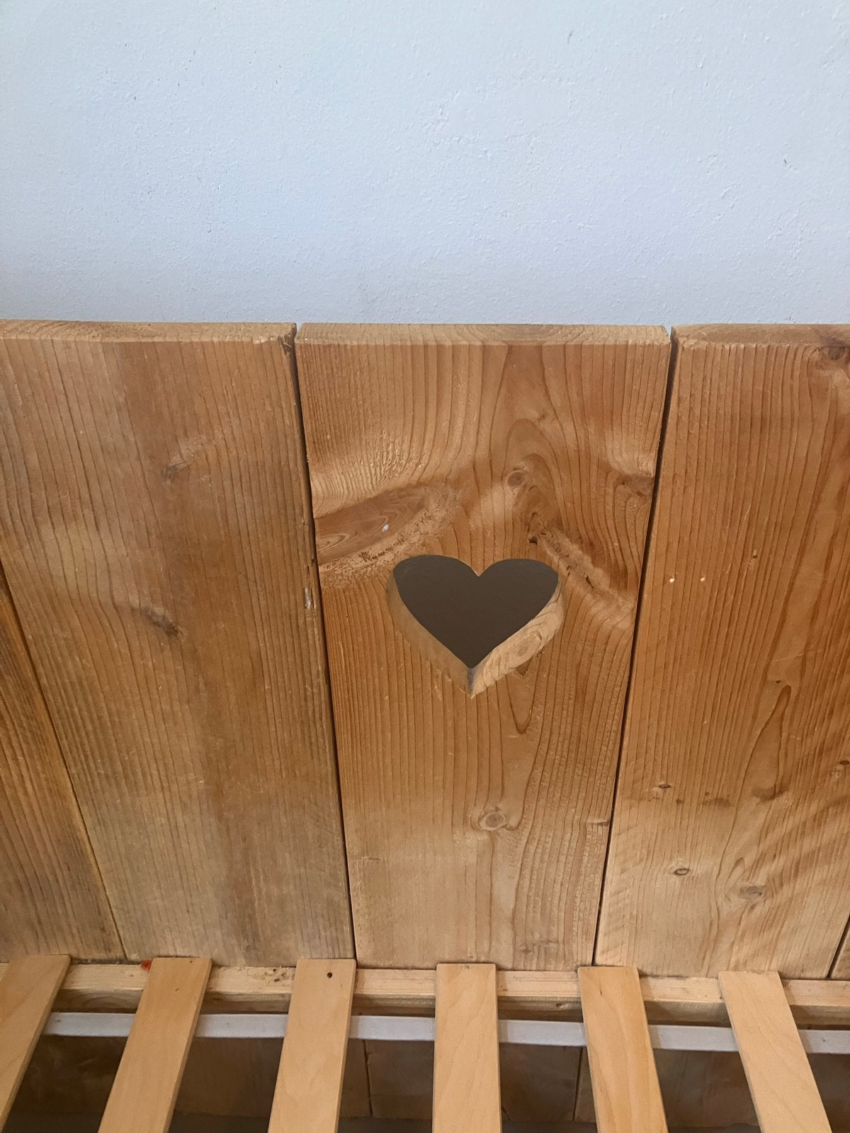 Houten bed met hartje en lades - 90x200 cm, Ophalen, Gebruikt, 90 cm, Eenpersoons
