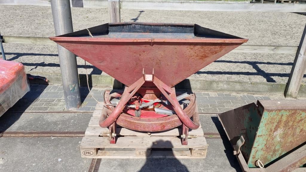 Lely kalk/kunstmeststrooier, Ophalen, Akkerbouw, Gewasbescherming en Bemesting