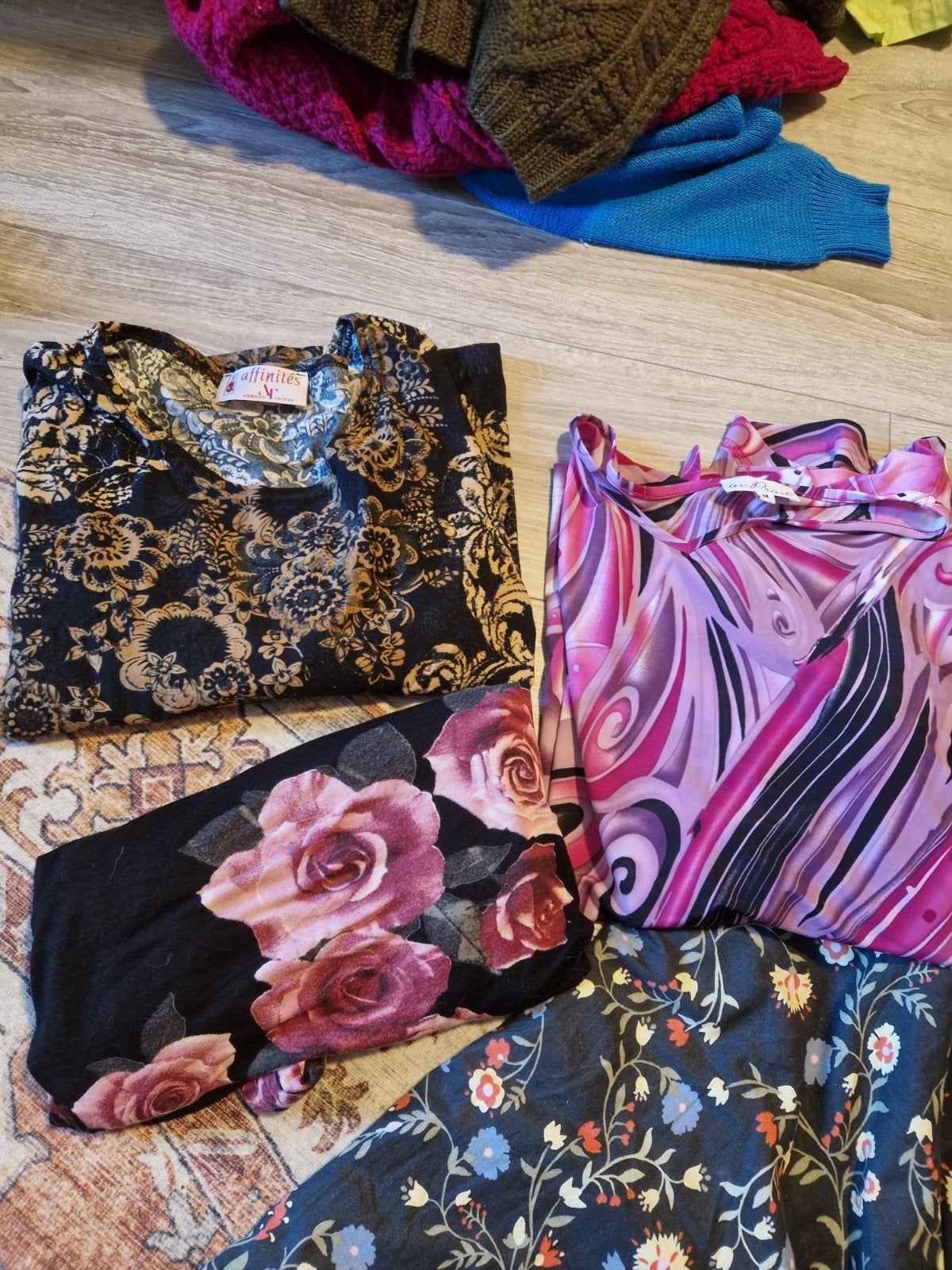 33x partij prachtige vintage kleding, tops jurken en truien, Verzenden, Zo goed als nieuw