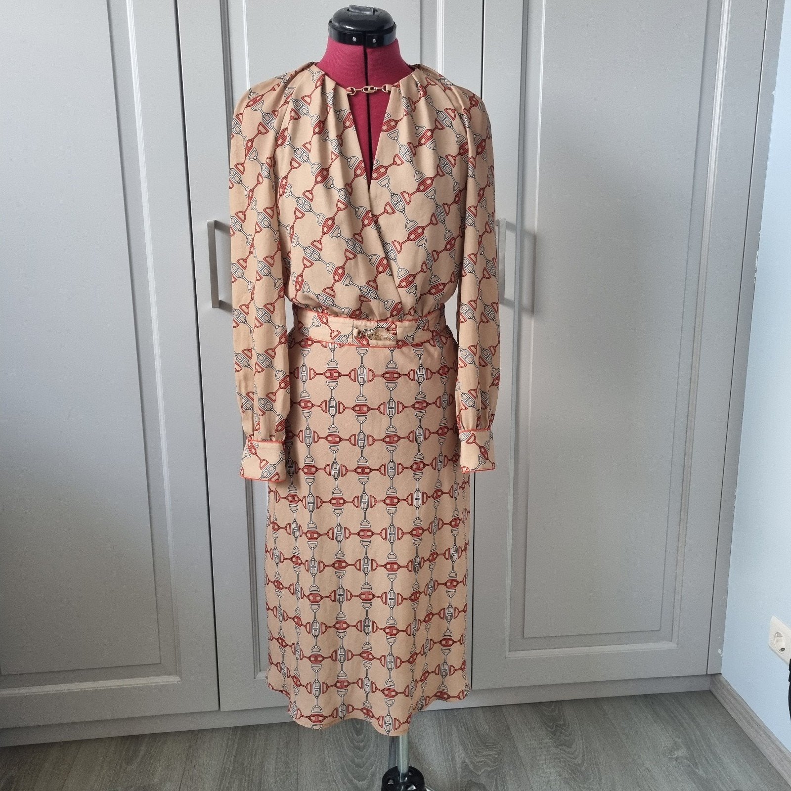 Elisabetta Franchi midi jurk maat IT42 in perfecte staat, Elisabetta Franchi, Beige, Ophalen of Verzenden, Zo goed als nieuw