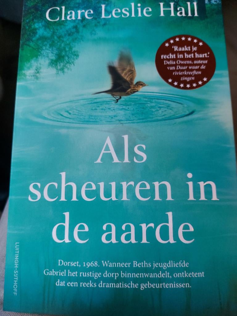Roman: Als scheuren in de aarde van Clare Leslie Hall, Ophalen of Verzenden, Nieuw, Clare Leslie Hall, Nederland