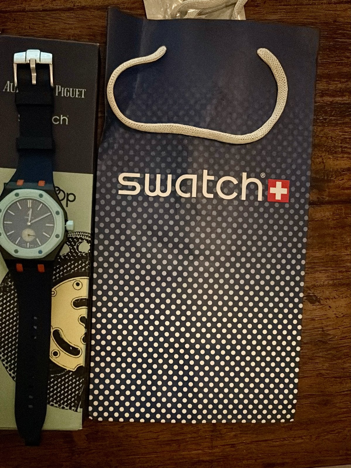 Audemars Piguet Swatch horloge - Blauw met oranje accenten, Sieraden, Tassen en Uiterlijk, Horloges | Dames, Kunststof, Polshorloge