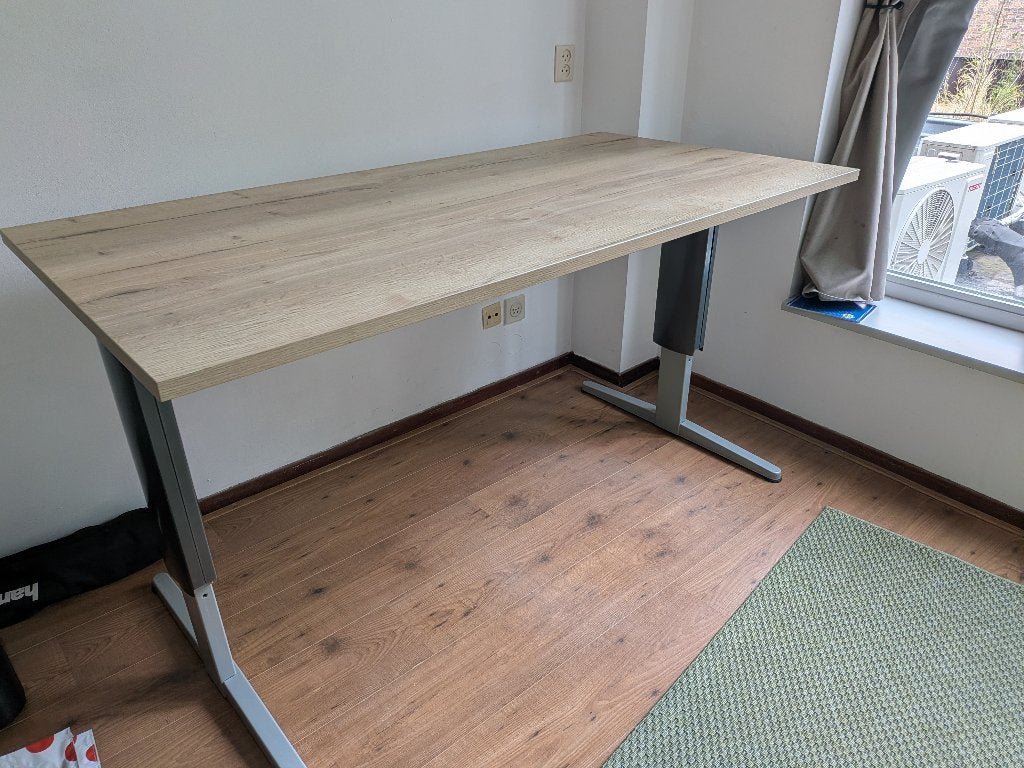 Stevig Verstelbaar Bureau van ongv. 160cm bij 80cm, Huis en Inrichting, Bureaus, Ophalen, Zit-sta bureau, 160 cm, Hout