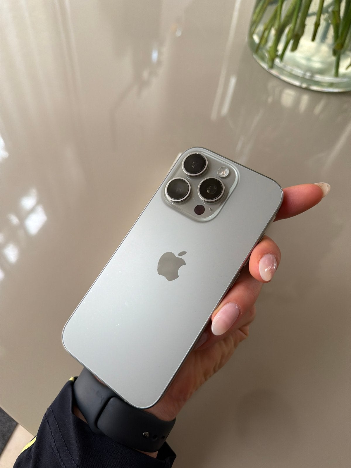 Zeer nette iPhone 16 Pro Zilver, 88 %, Ophalen of Verzenden, Zo goed als nieuw, Zonder simlock