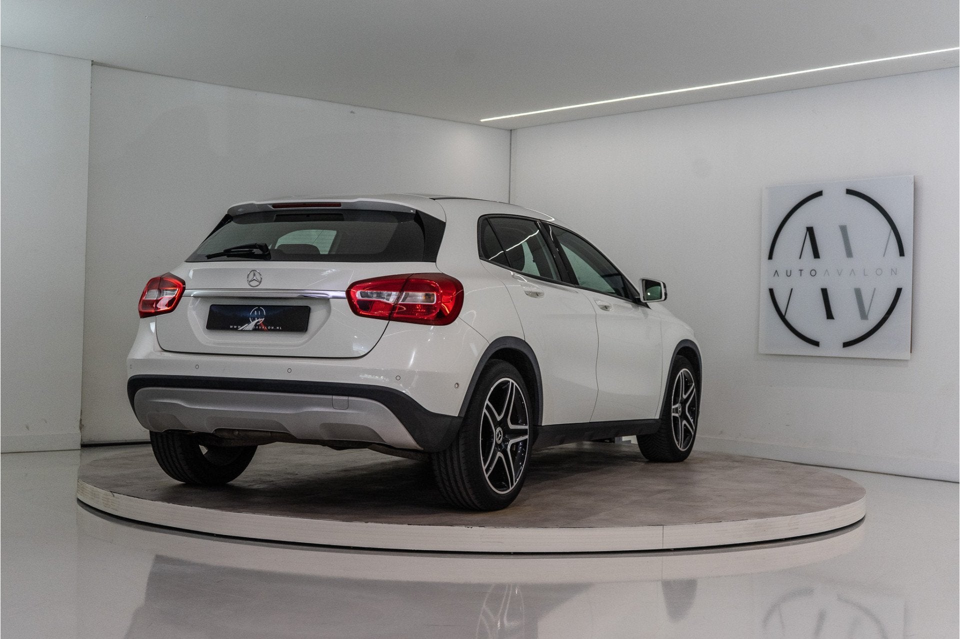 Mercedes-Benz GLA 200 Prestige 157PK | 19'' AMG Velgen | PDC, Auto's, Voorwielaandrijving, 12 maanden, Gebruikt, Leder en Stof