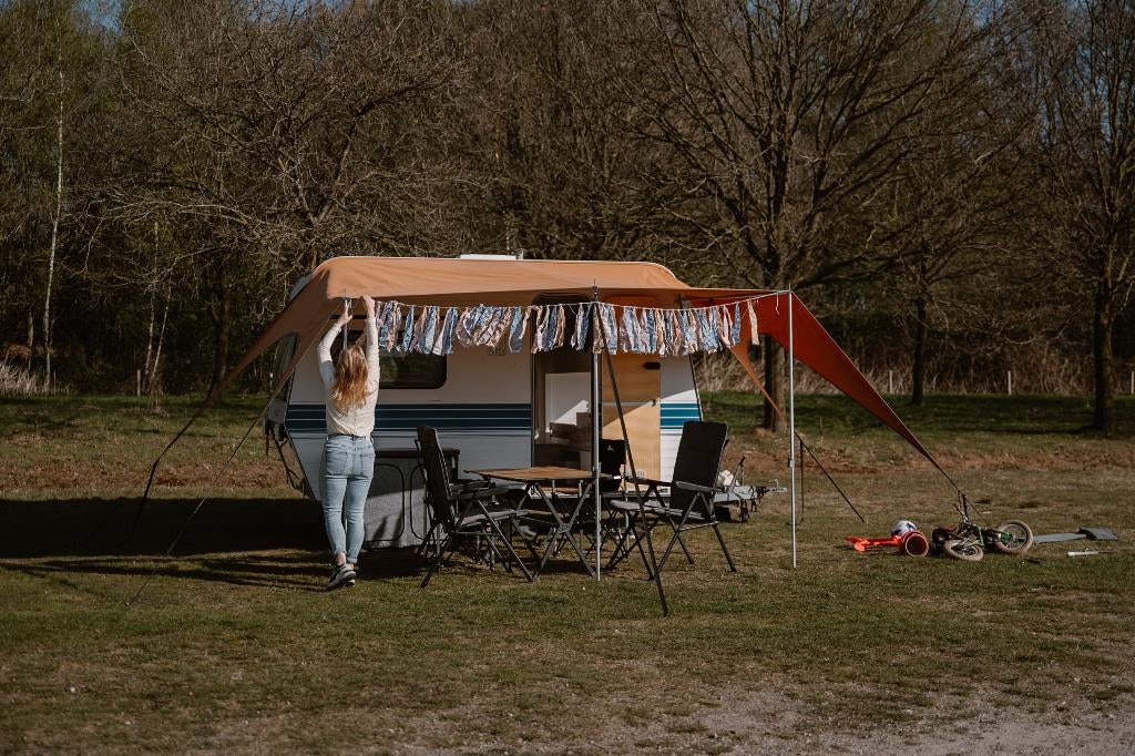 Knaus Komfort 365 (jaren ’80) – compleet gerestyled + luifel, Caravans en Kamperen, Caravans, Hefbed, 750 - 1000 kg, Particulier