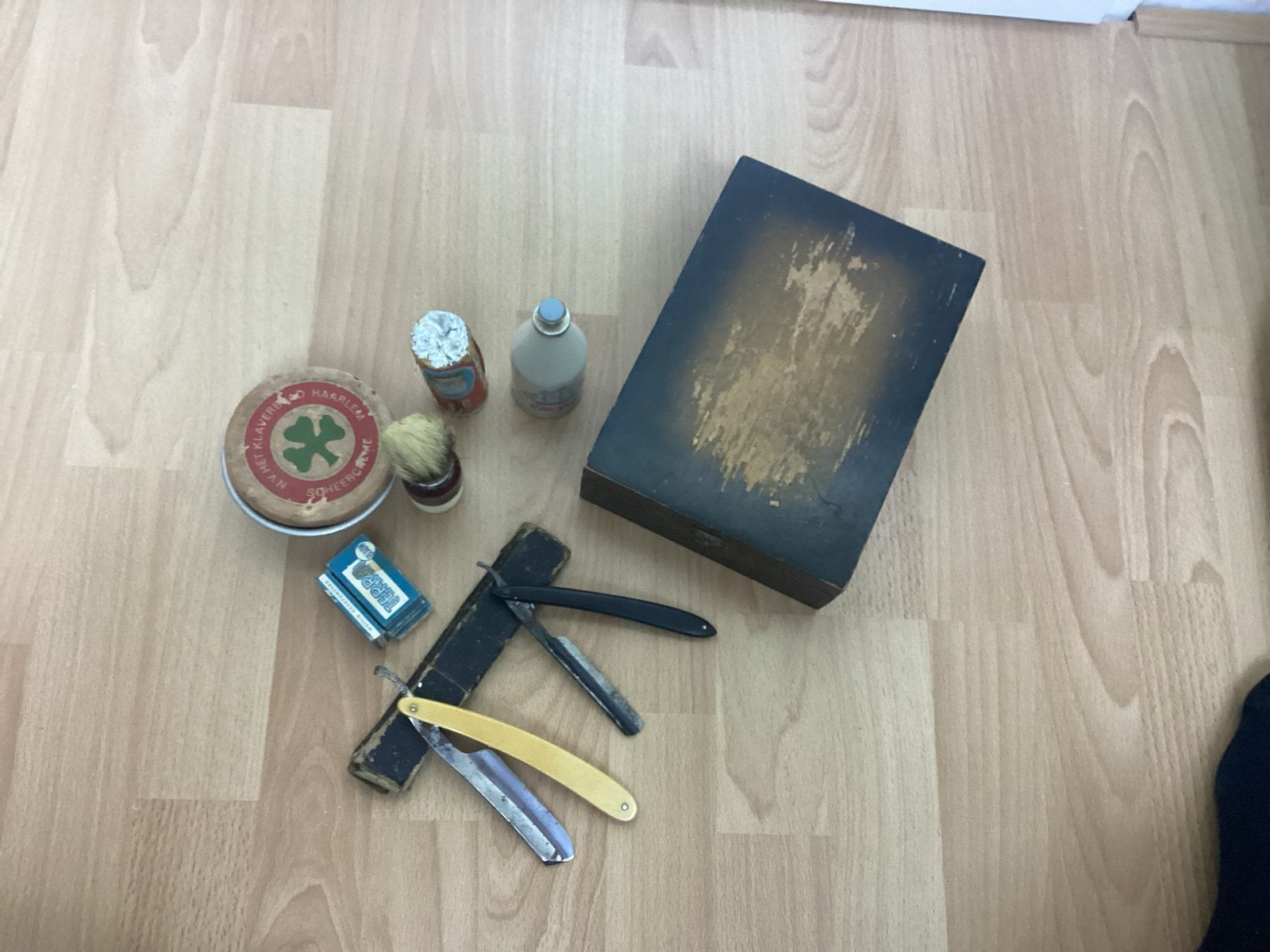 Vintage Scheerset: Scheermessen, Kwast, Zeep & Doos, Ophalen of Verzenden