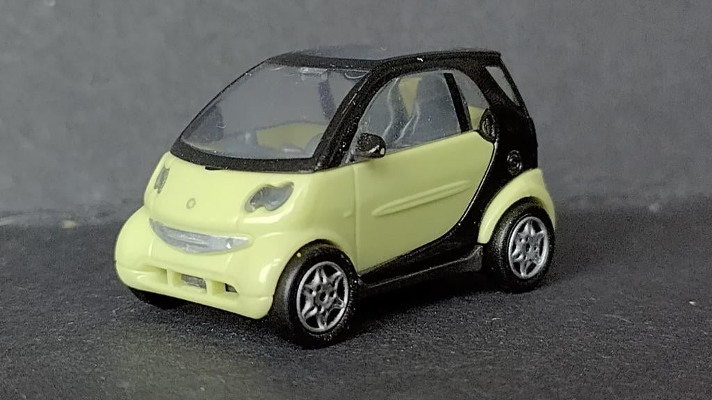Smart For two yellow 1:76 Ferrero Rocher Pol, Hobby en Vrije tijd, Modelauto's | Overige schalen, Nieuw, Auto, Verzenden