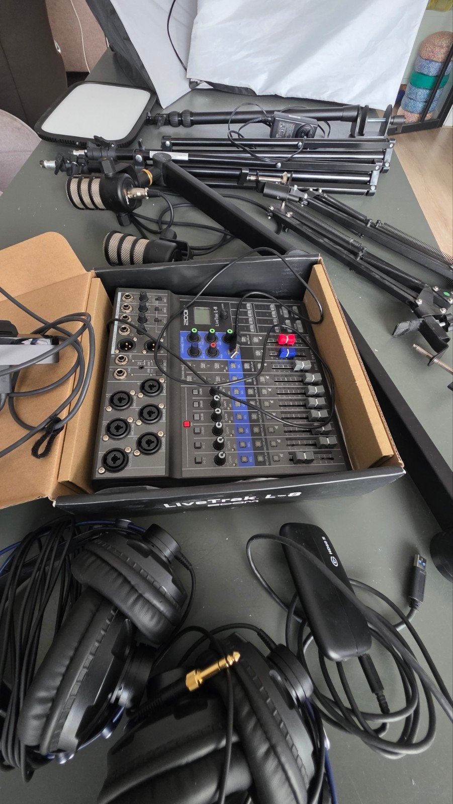 Complete podcaststudio – voor €550, Muziek en Instrumenten, Mengpanelen, Ophalen, Zo goed als nieuw, 5 tot 10 kanalen, Microfooningang
