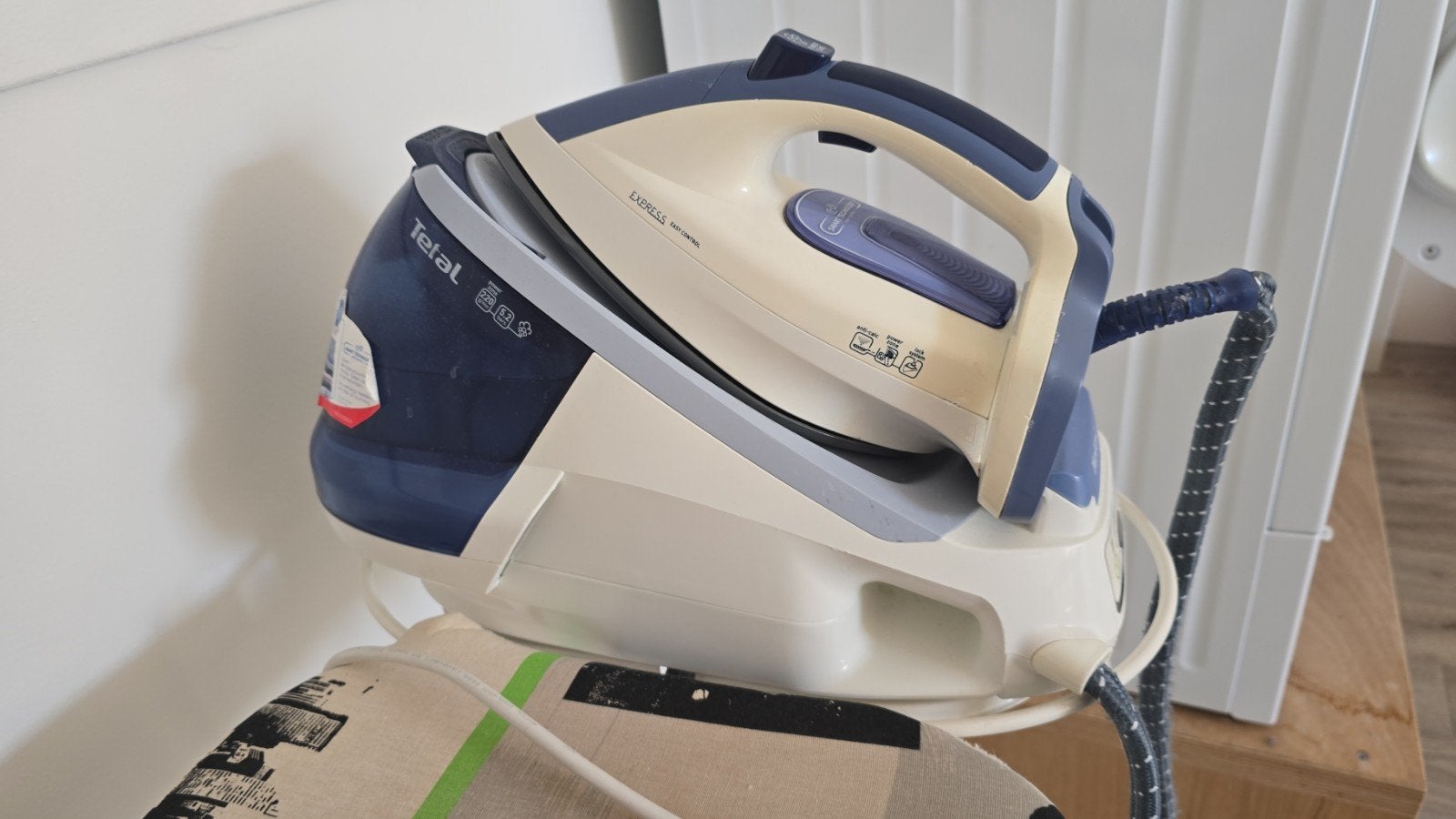 Tefal stoomstrijkijzer (stoomgenerator defect), Ophalen, Niet werkend, Strijkijzer met snoer