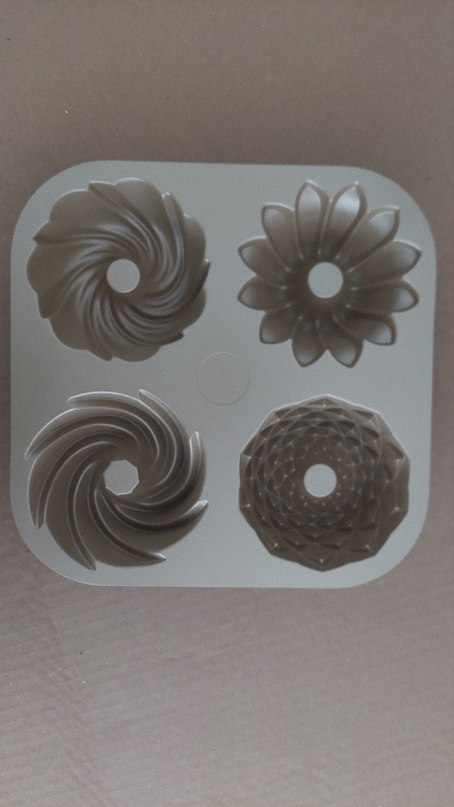 Bakvorm voor 4 mini tulbandjes - diverse vormen, Overige typen, Ophalen of Verzenden, Zo goed als nieuw, Metaal