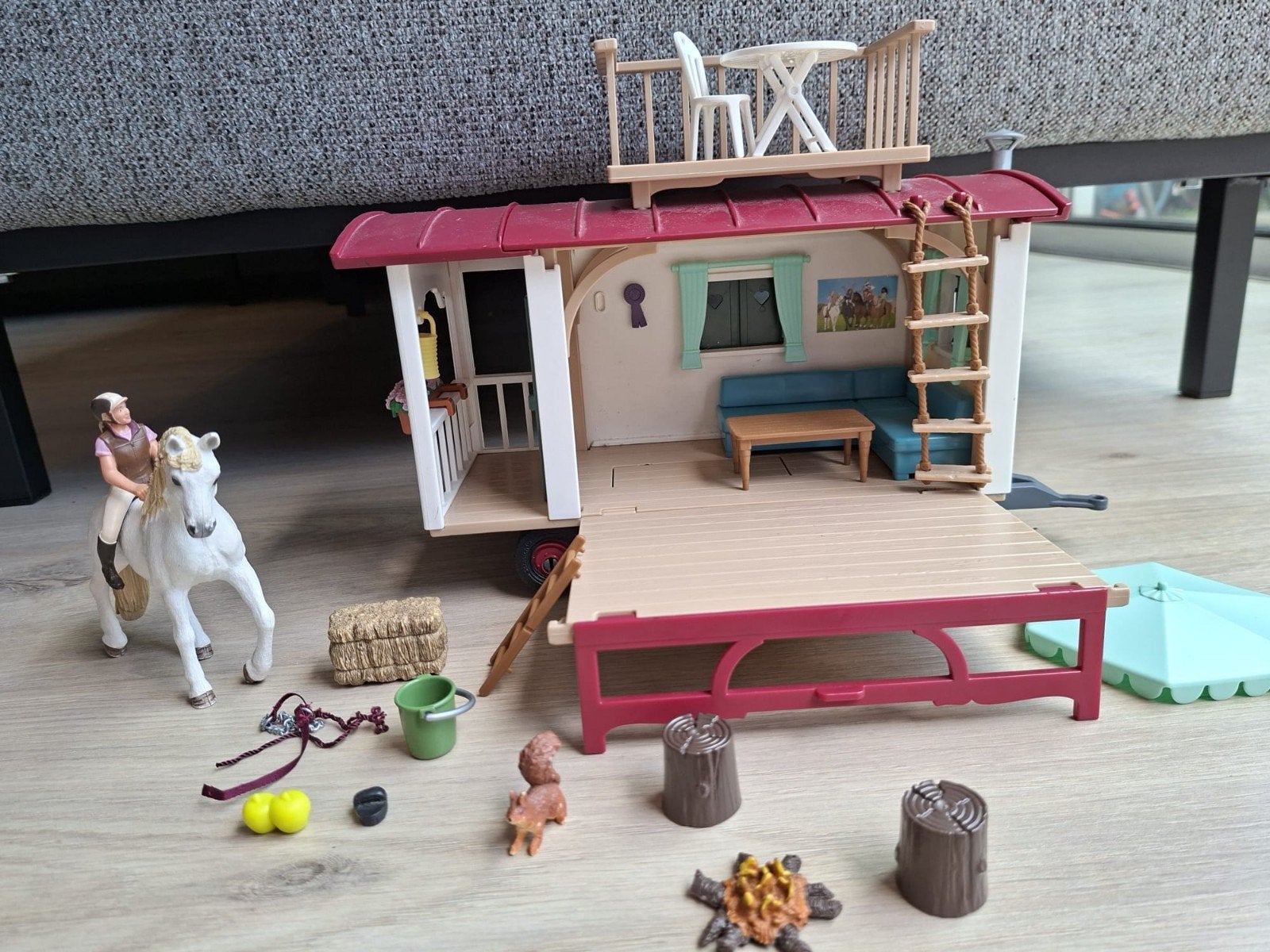 Schleich Woonwagen/Pipowagen met accessoires (42593), Ophalen of Verzenden, Gebruikt, Jongen of Meisje