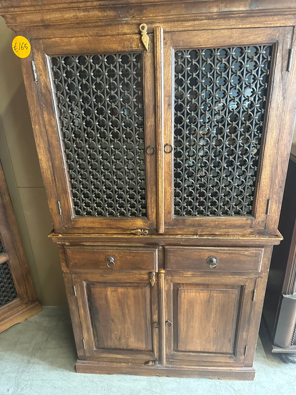 Houten kast met metale ringen, Ophalen of Verzenden