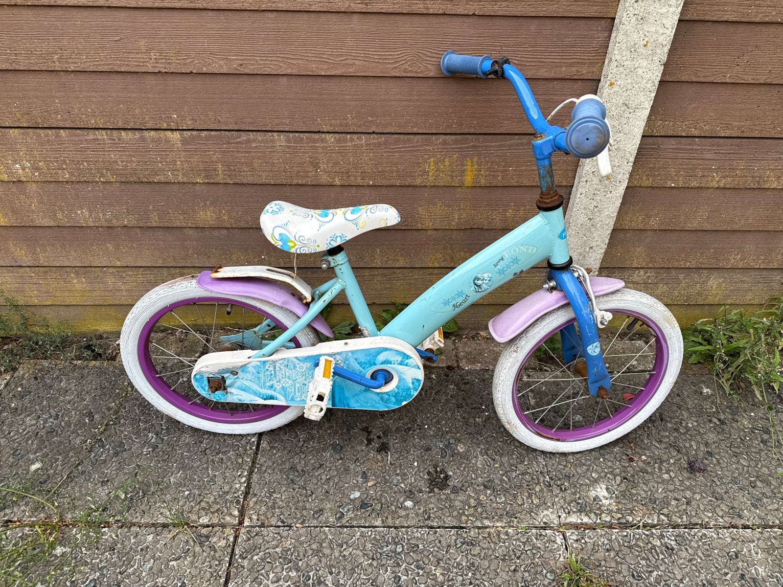 Frozen kinderfiets 16 inch - Blauw/Paars, Fietsen en Brommers, Fietsen | Kinderfietsjes, Ophalen, Gebruikt, Terugtraprem, 16 tot 20 inch