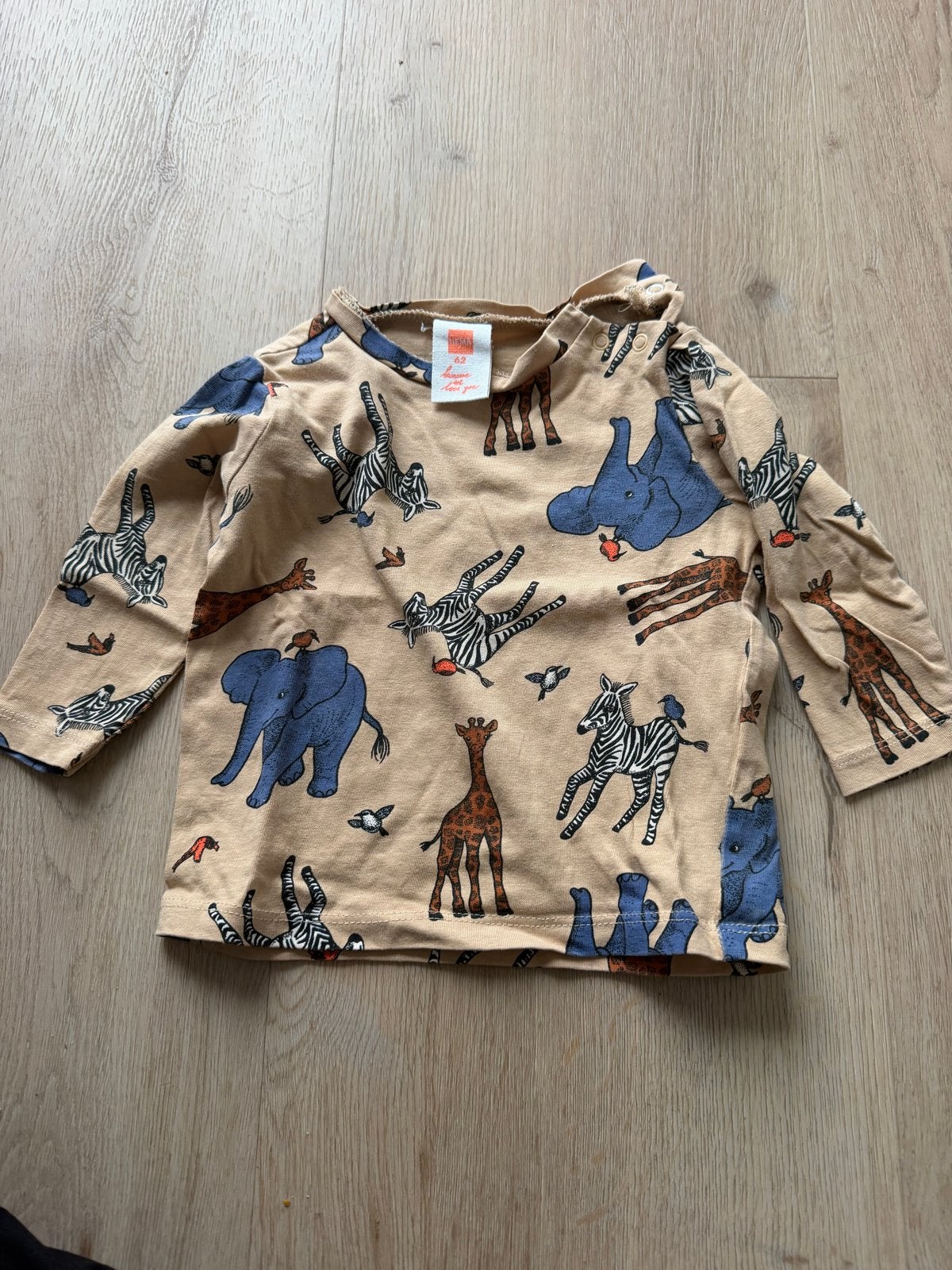 Hema longsleeve met dierenprint - Maat 62, Ophalen of Verzenden, Zo goed als nieuw, Jongetje of Meisje, Shirtje of Longsleeve