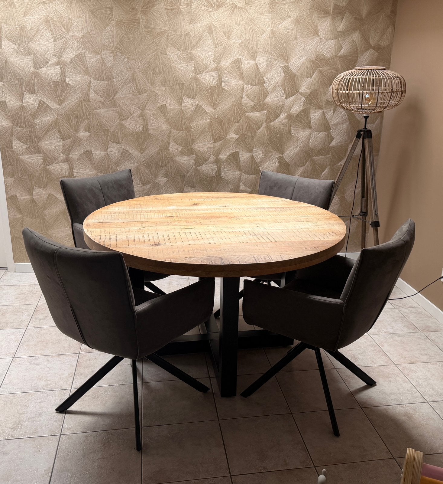Ronde eettafel met metalen onderstel evt met stoelen, Ophalen, 100 tot 150 cm, Rond, Zo goed als nieuw