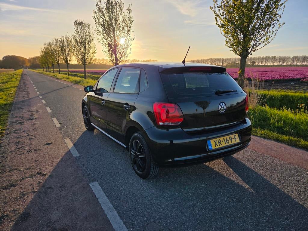 Volkswagen Polo 1.2 6R 5D AIRCO CAR PLAY NAV BT AUX EL.RAMEN, Voorwielaandrijving, 40 €/maand, 1198 cc, Zwart