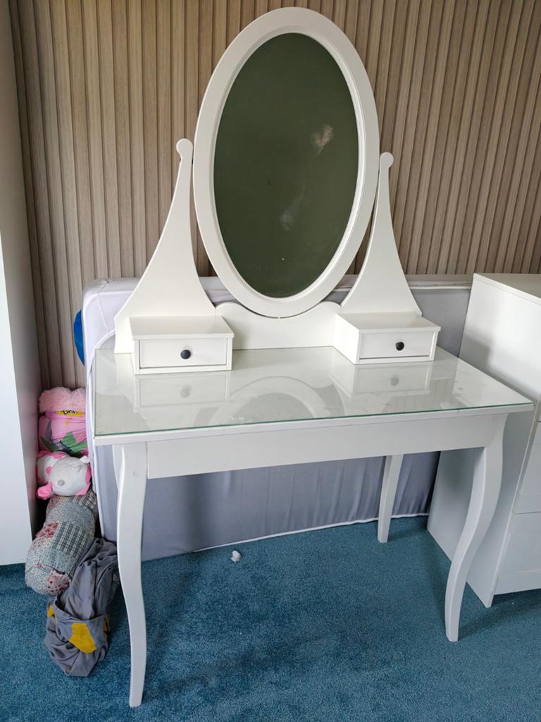 Make-up tafel met spiegel van Ikea Hemnes, Ophalen, Gebruikt