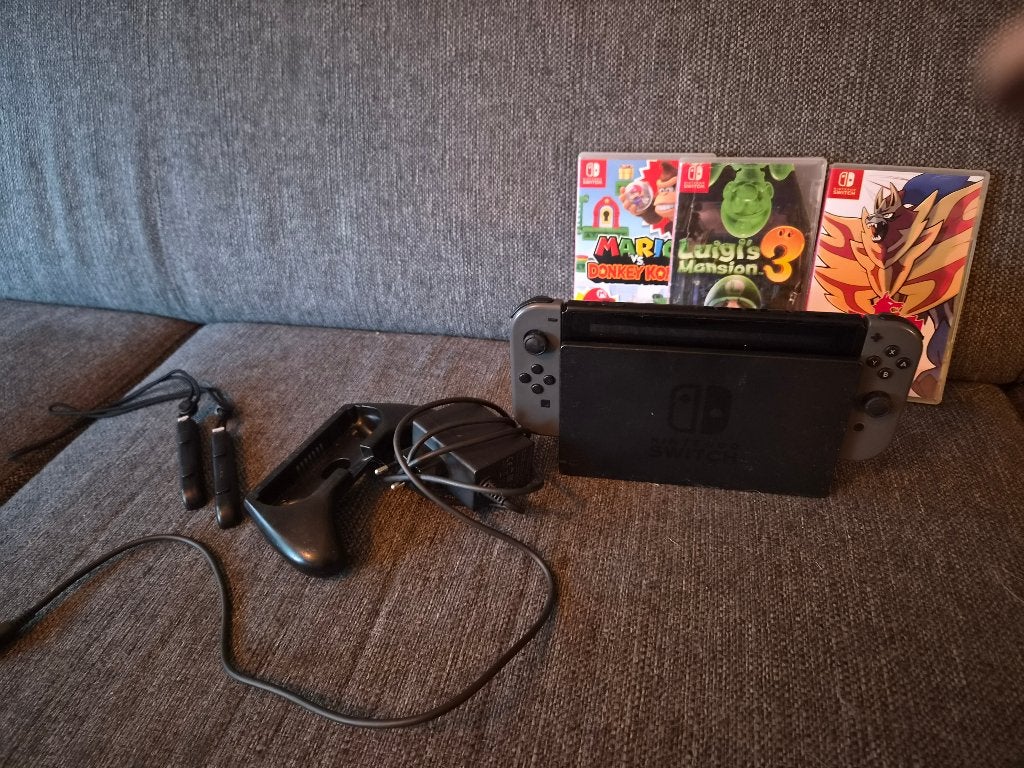 Nintendo Switch V2 (2020 Model - Verbeterde Batterij, Spelcomputers en Games, Met games, Verzenden, Met 2 controllers, Zo goed als nieuw