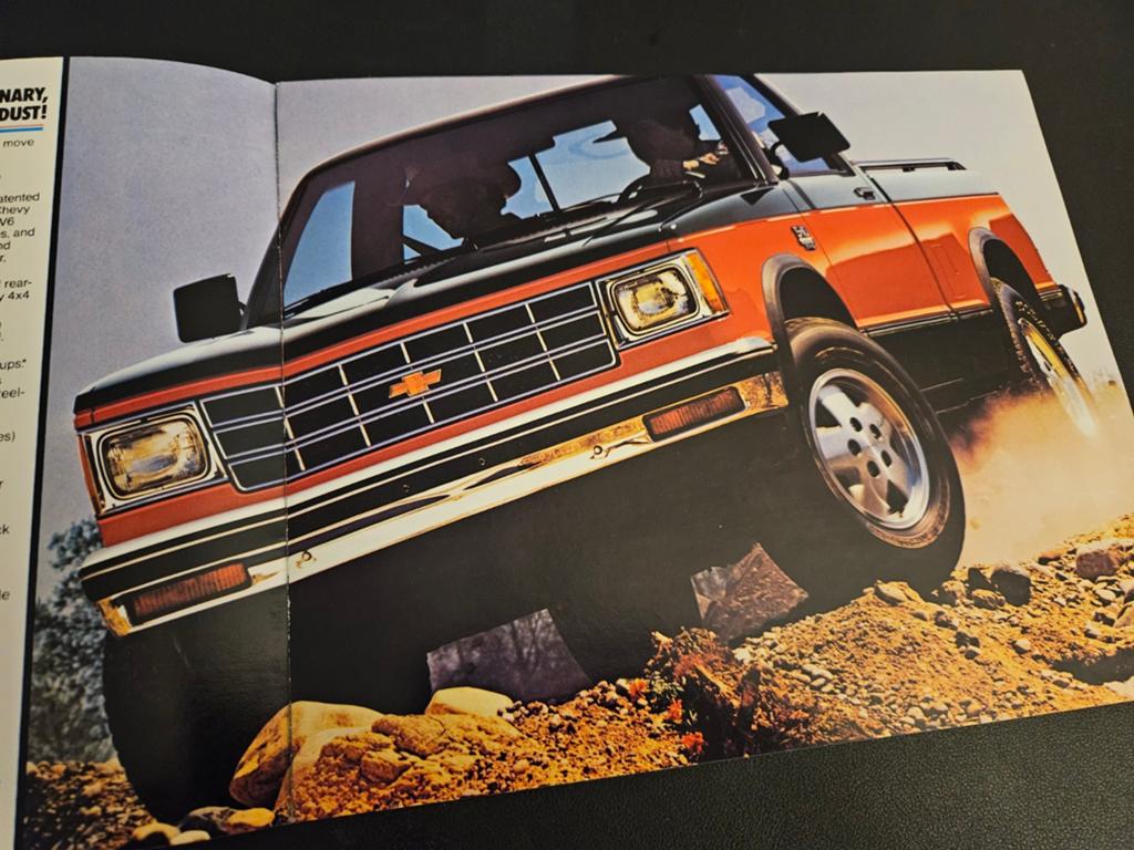 Brochure Chevrolet S-10 Pickups 1983 USA, Ophalen of Verzenden, Zo goed als nieuw, Chevrolet