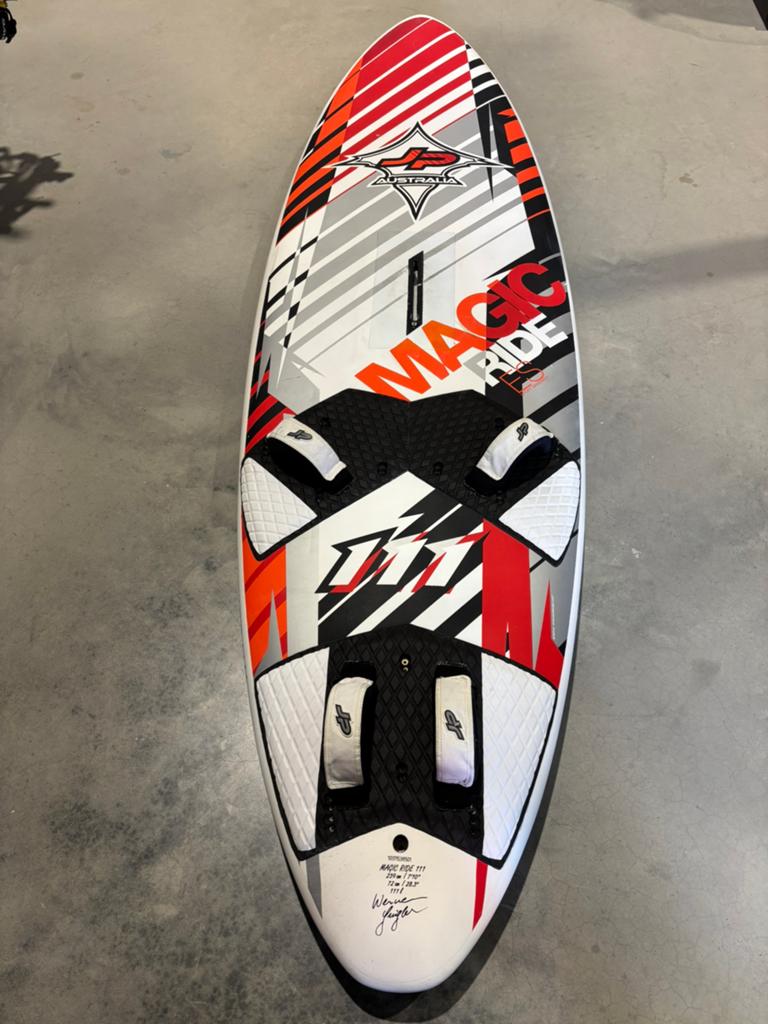 JP Magic Ride ES - 111L, Watersport en Boten, Windsurfen, Gebruikt, Plank, JP Australia, Minder dan 250 cm, Met vin(nen), Met voetbanden